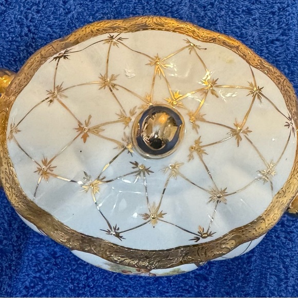 Limoges Gold and White Porcelain Tureen - Picture 14 of 16